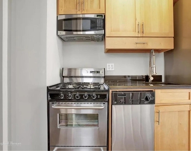 345 E 5th St - Photo Thumbnail 3