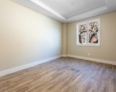800 Empire Boulevard - Photo Thumbnail 5