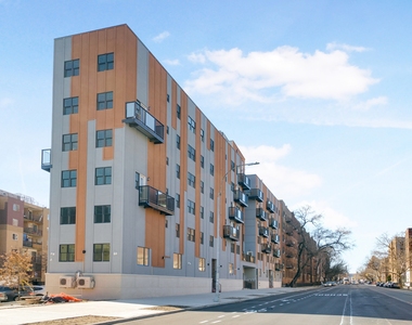 800 Empire Boulevard - Photo Thumbnail 9