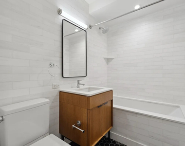East 51th St - Photo Thumbnail 3