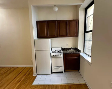 434 East 89th Street - Photo Thumbnail 2