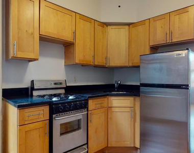 328 East 93rd Street - Photo Thumbnail 2