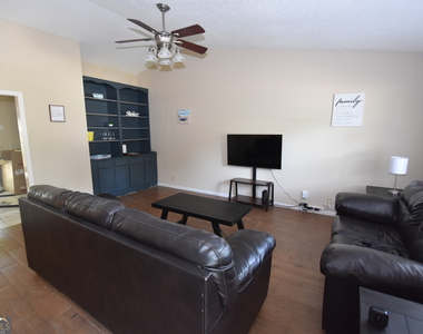 413 Sunnyside Drive - Photo Thumbnail 5