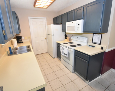 413 Sunnyside Drive - Photo Thumbnail 6