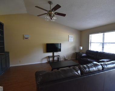 413 Sunnyside Drive - Photo Thumbnail 4