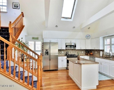 305 Baltimore Avenue - Photo Thumbnail 6