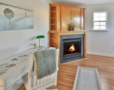 305 Baltimore Avenue - Photo Thumbnail 8
