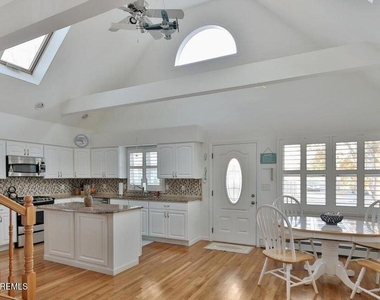 305 Baltimore Avenue - Photo Thumbnail 2