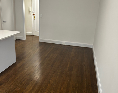 140 East 46th Street - Photo Thumbnail 4