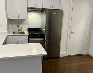 140 East 46th Street - Photo Thumbnail 1