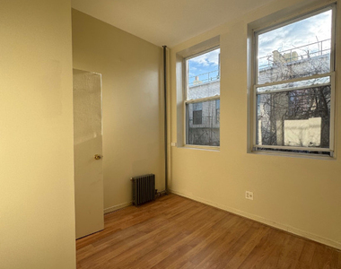 74 Stanhope Street - Photo Thumbnail 2