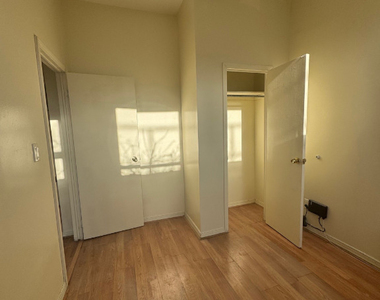 74 Stanhope Street - Photo Thumbnail 3