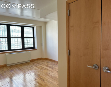 540 W 53rd Street - Photo Thumbnail 4