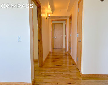 540 W 53rd Street - Photo Thumbnail 3
