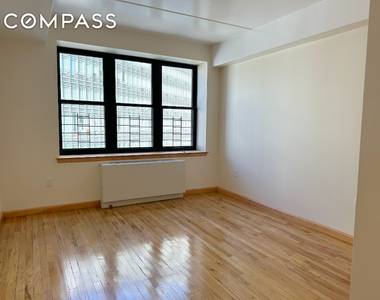 540 W 53rd Street - Photo Thumbnail 5