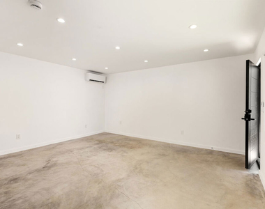 2614 Kansas Avenue - Photo Thumbnail 5