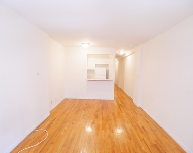 225 East 85th Street - Photo Thumbnail 2