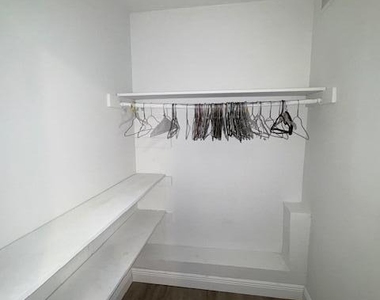 412 Clarence Rowe Avenue - Photo Thumbnail 7
