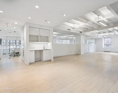800 Second Ave - Photo Thumbnail 3