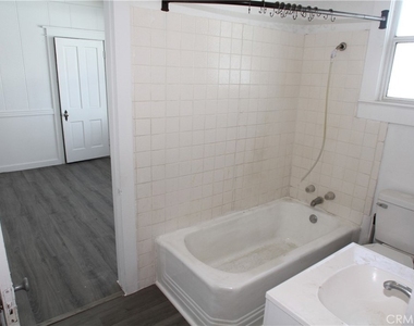 412 D Street - Photo Thumbnail 6