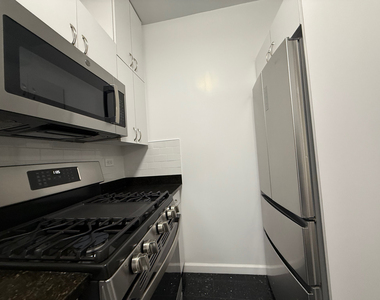 71 West 12th Street - Photo Thumbnail 3