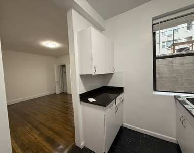 71 West 12th Street - Photo Thumbnail 4