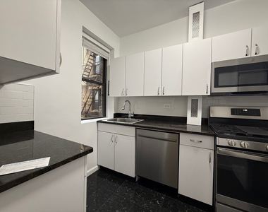 71 West 12th Street - Photo Thumbnail 2