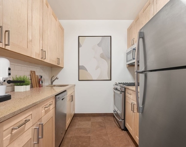 21 West Street - Photo Thumbnail 2