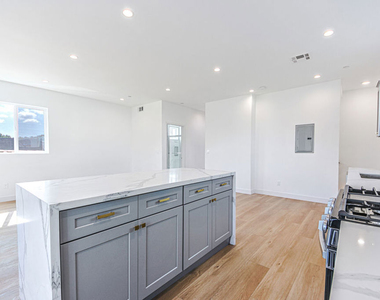 1921 Carmona Avenue - Photo Thumbnail 12