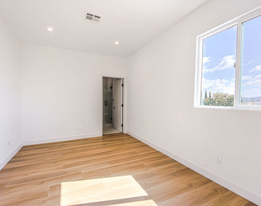 1921 Carmona Avenue - Photo Thumbnail 18
