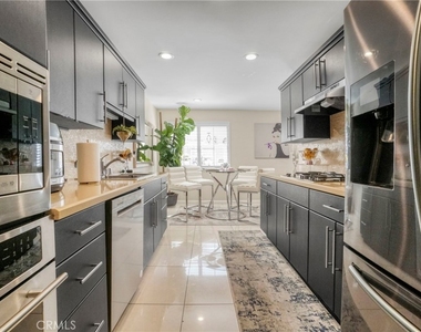 18730 Hatteras Street - Photo Thumbnail 7