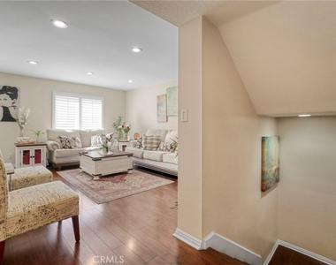 18730 Hatteras Street - Photo Thumbnail 16