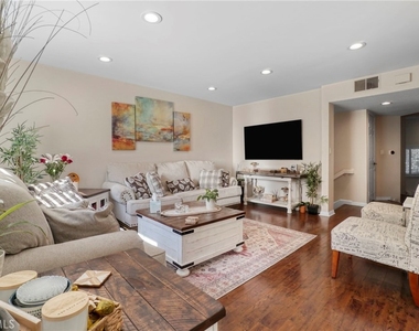 18730 Hatteras Street - Photo Thumbnail 9
