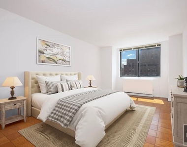 East 52nd Street - Photo Thumbnail 2