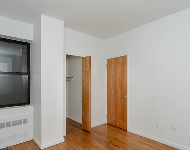 East 84th Street - Photo Thumbnail 5