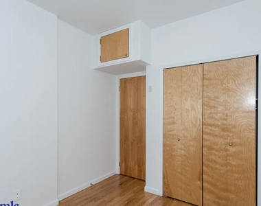 East 84th Street - Photo Thumbnail 8