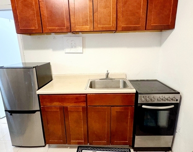 102-02 Queens Blvd - Photo Thumbnail 3
