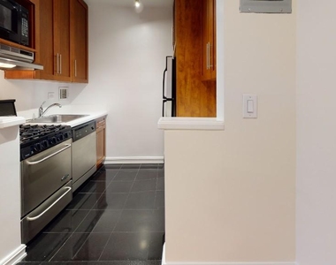 West 13th Street - Photo Thumbnail 3