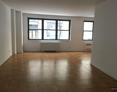 96 Fifth Avenue - Photo Thumbnail 4