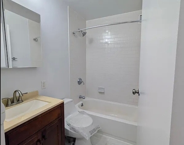 East 78th Street - Photo Thumbnail 3