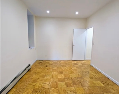 East 78th Street - Photo Thumbnail 4