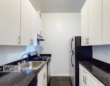 East 81 Street - Photo Thumbnail 3