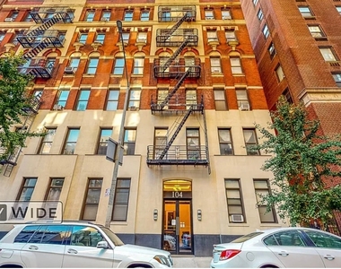 East 81 Street - Photo Thumbnail 6