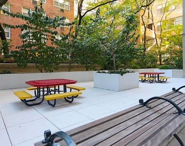 East 46th Street - Photo Thumbnail 6