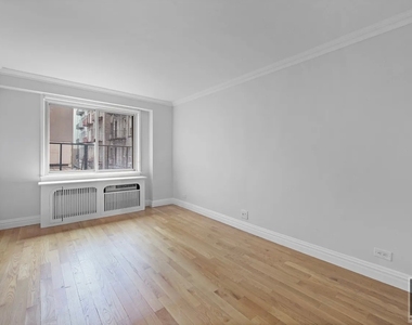 E 65th St - Photo Thumbnail 4