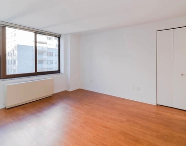 East 39th Street - Photo Thumbnail 15