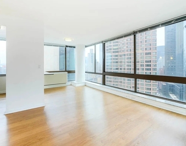 East 39th Street - Photo Thumbnail 4