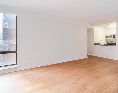 East 39th Street - Photo Thumbnail 3