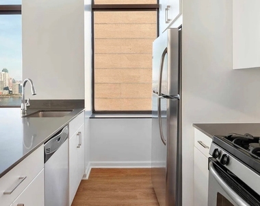 East 39th Street - Photo Thumbnail 2