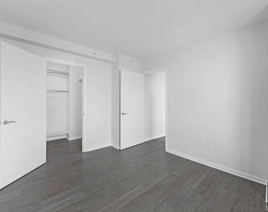 East 92nd Street - Photo Thumbnail 14